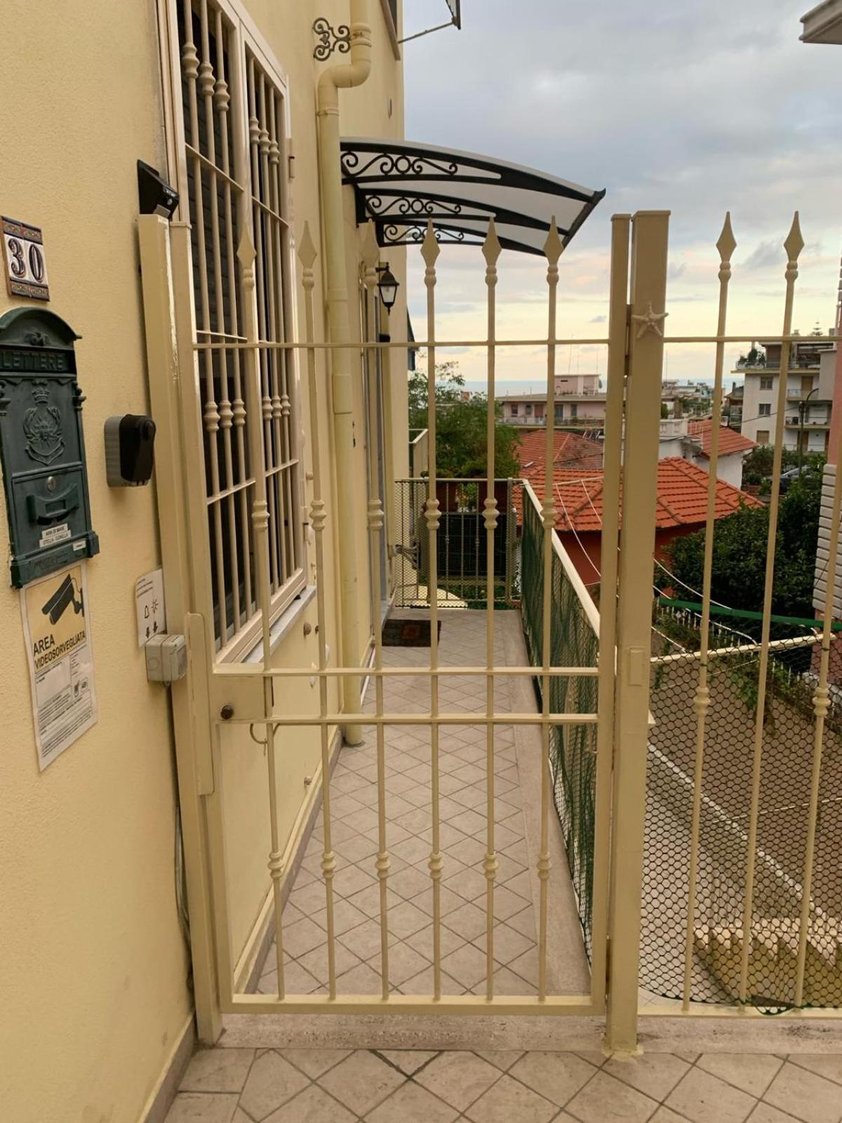 Ferienwohnung Aria Di Mare Sanremo Exterior foto